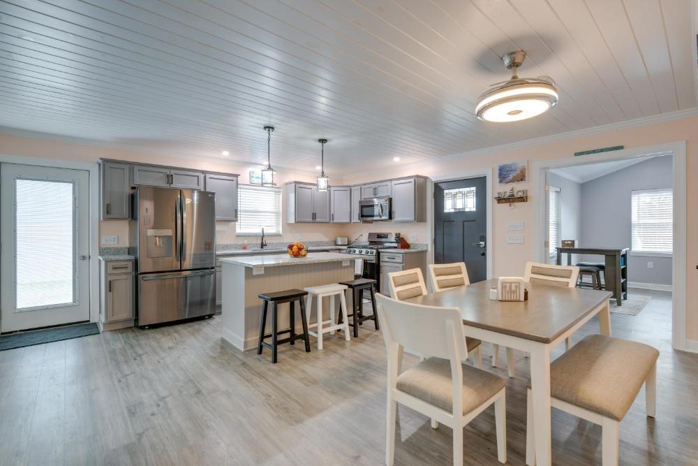 Angola Vacation Rental, Walk to Lake Erie Beach!